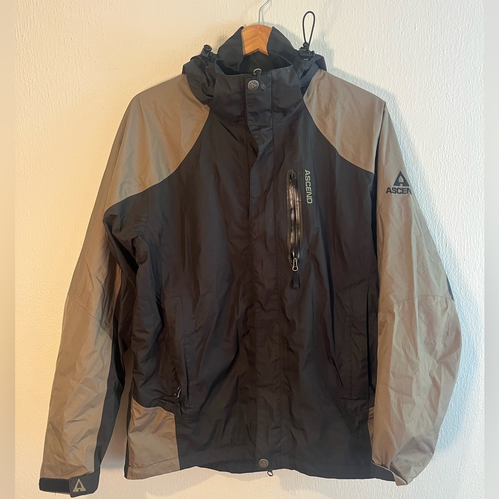 Ascend Rain Shell